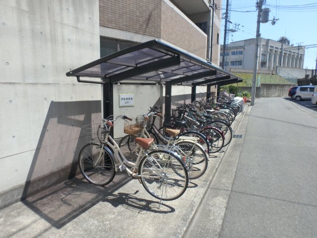 その他共有部分　屋根付き駐輪スペースです