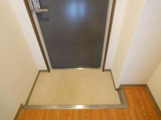 玄関　参考写真掲載。