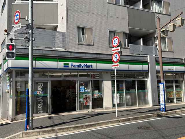 コンビニ　ファミリーマート（コンビニ）まで288m
