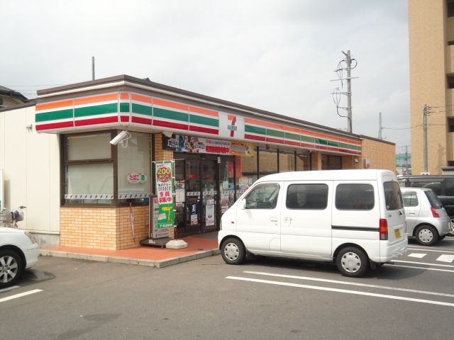 コンビニ　セブンイレブン（コンビニ）まで608m