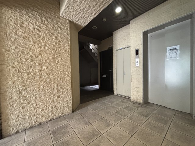 ロビー　★ ★ 口コミ２００件以上　評価４.９のお店 ★ ★