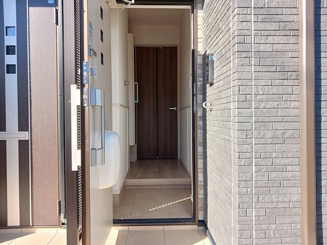 玄関　画像は同建築メーカー施工のもの。色等の違いがある場合有。