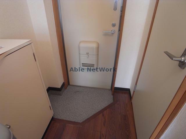 玄関　※同物件別部屋参考写真