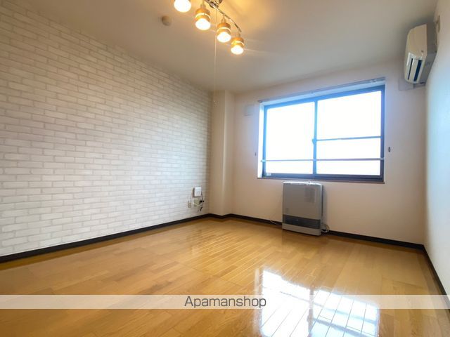 プリメール本町の居間写真