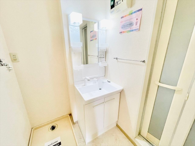洗面設備　同一建物内２０３号室内装写真転載