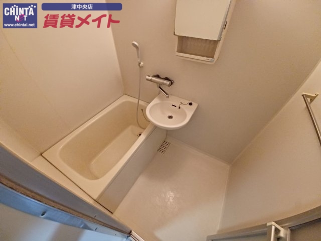 バス・シャワールーム　同物件別室の画像です