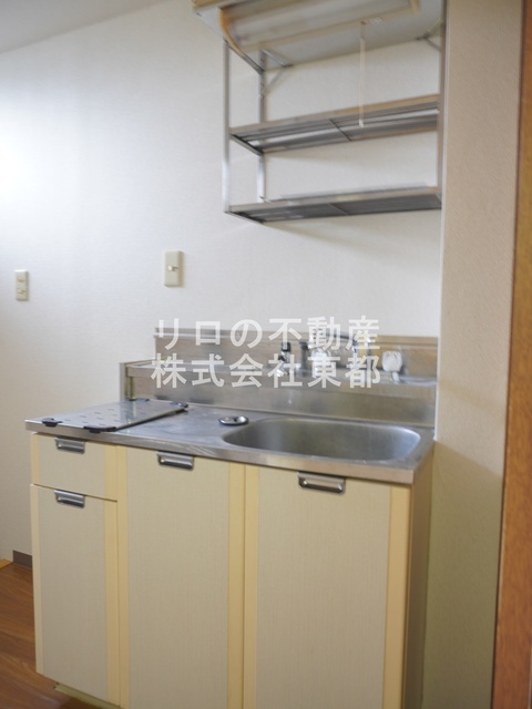 キッチン　キッチンは収納付なので、調理器具など必要な物を収納できます☆