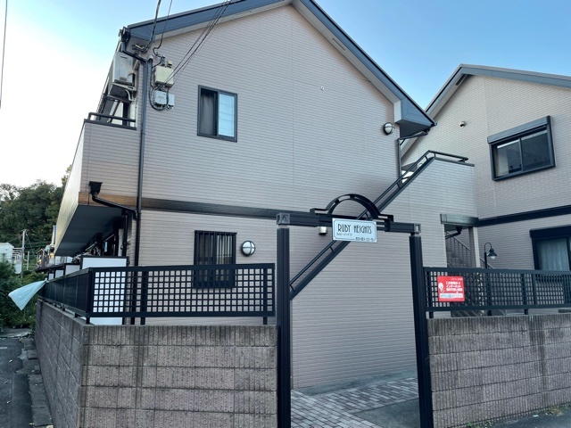 建物外観　駅近の物件なのでお買い物便利ですね♪