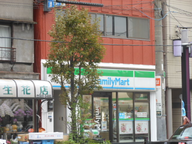 コンビニ　ファミリーマート菊川一丁目店（コンビニ）まで215m