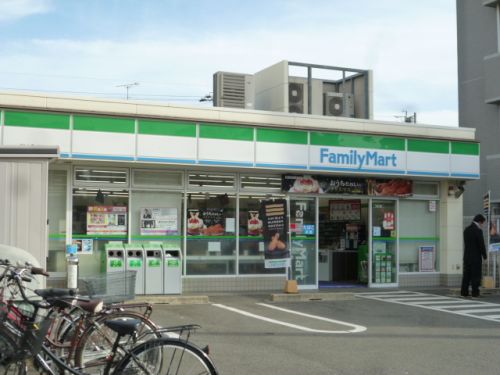 コンビニ　ファミリーマート 桜本町駅前店（コンビニ）まで378m