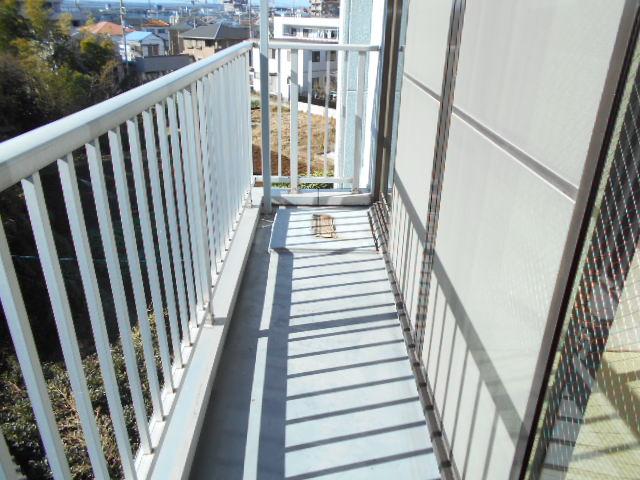 バルコニー　お洗濯にも便利なバルコニー付き