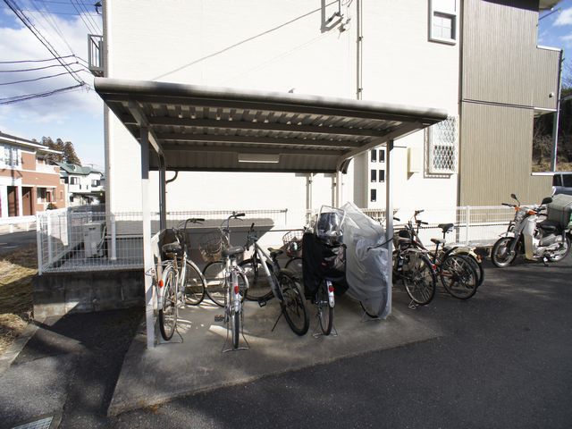 その他共有部分　屋根付きの駐輪場があります♪