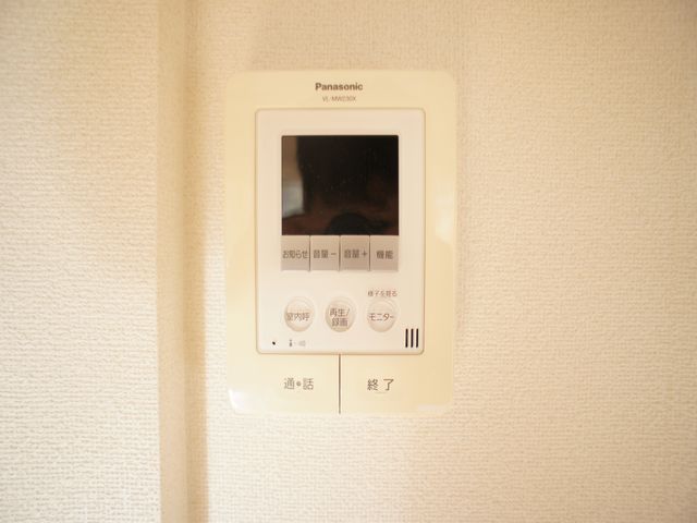 セキュリティ　訪問者の確認ができるTVドアホン付きです♪