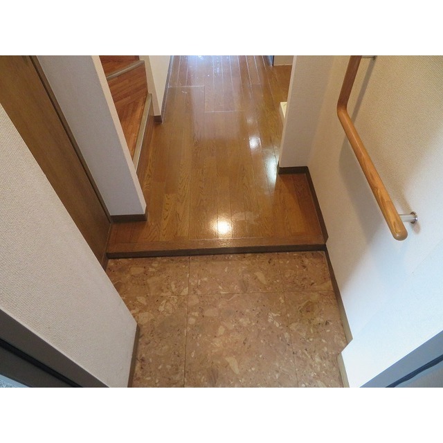 玄関　※同タイプ・別の部屋の写真です