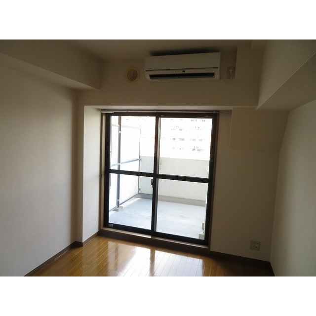 居室・リビング　※同タイプ・別の部屋の写真です