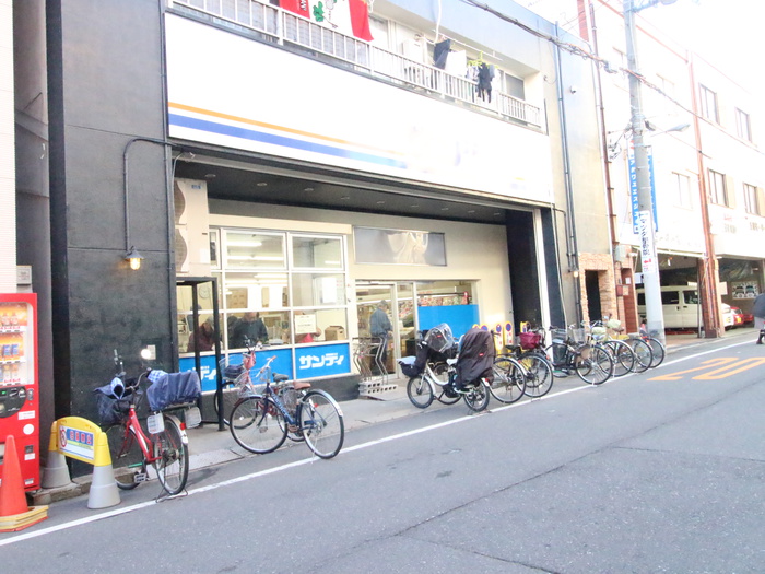 コンビニ　サンディ（コンビニ）まで245m