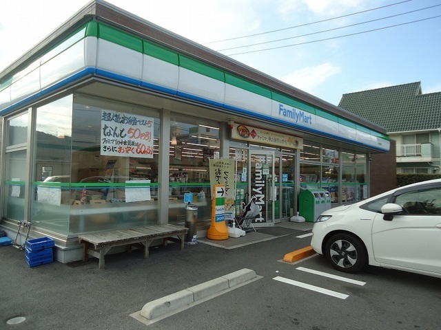 コンビニ　ファミリーマート大竹駅前店（コンビニ）まで348m