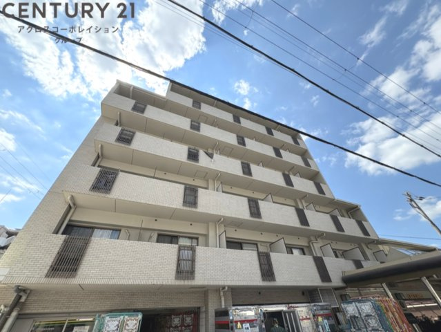 建物外観　オートロックで外部の人間が簡単に出入りできないため安心です。