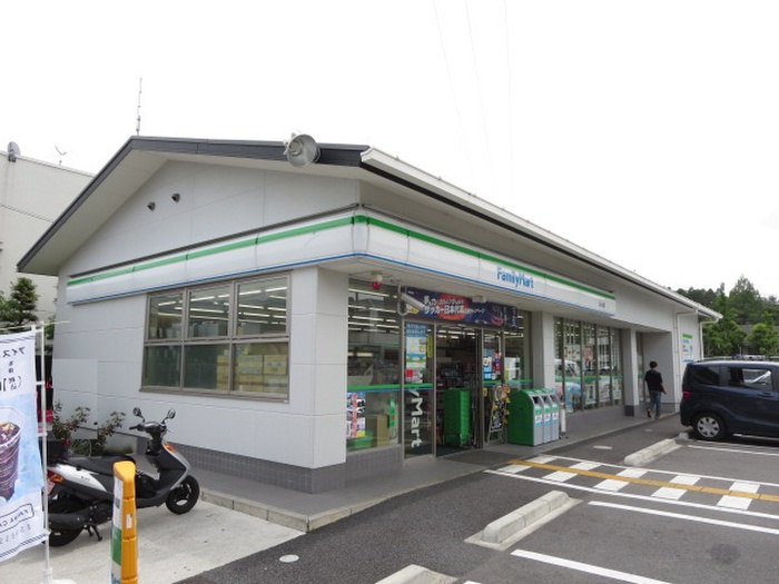 コンビニ　ファミリーマート宝ヶ池（コンビニ）まで750m