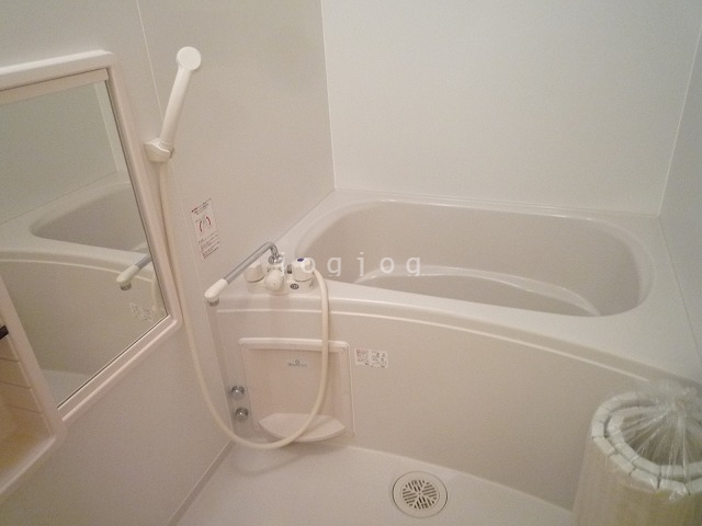 バス・シャワールーム　ゆったりとしたお風呂で快適に過ごせます。