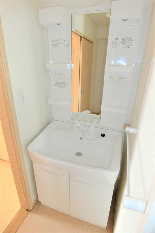 洗面設備　同型物件の写真