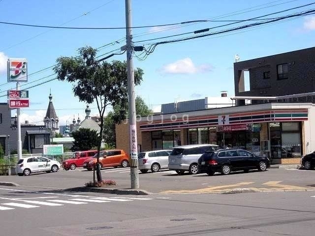 コンビニ　セブンイレブン札幌福住2条店（コンビニ）まで823m