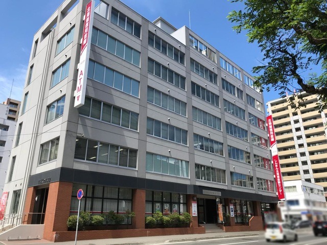銀行　北海道信用金庫札幌駅北口支店（銀行）まで542m