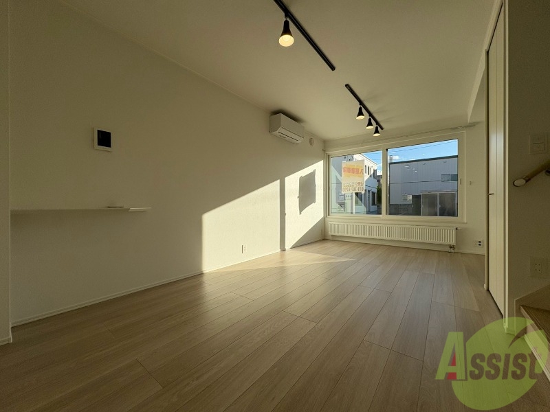 居室・リビング　広くてキレイなお部屋が広がっていて、充実した生活が送れそう。