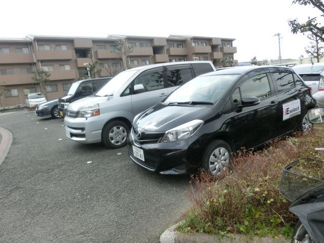 駐車場　敷地内に駐車場があります。（台数制限あり）