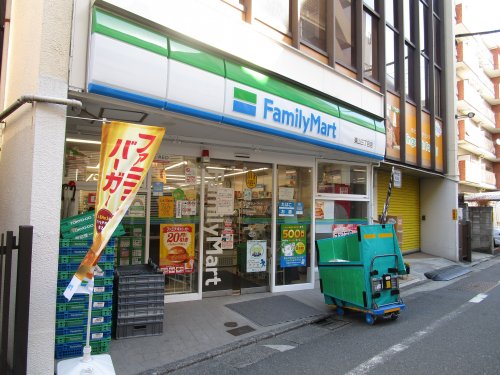 コンビニ　ファミリーマート 東山三丁目店（コンビニ）まで2927m