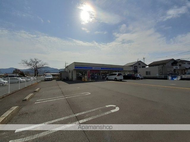 コンビニ　ローソン　高知鴨部三丁目店（コンビニ）まで400m
