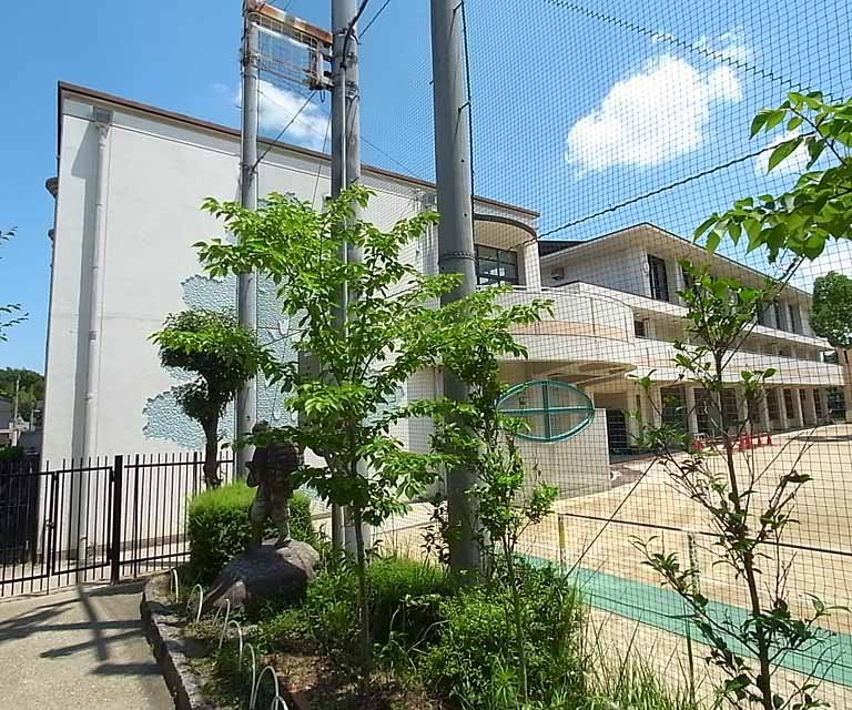 小学校　衣笠小学校（小学校）まで750m