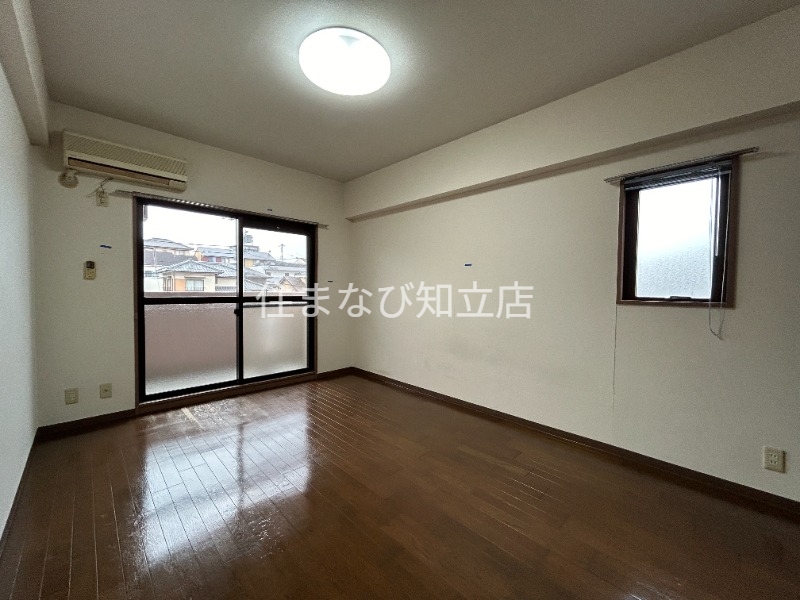 居室・リビング　同型別部屋写真：清掃前