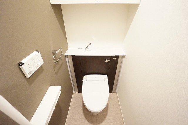ＪＲ鹿児島本線 九州工大前駅 徒歩5分 3階建 築4年のトイレ写真