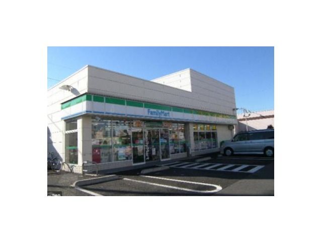 コンビニ　ファミリーマート江北三丁目店（コンビニ）まで179m