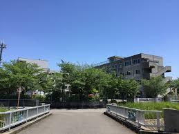 中学校　高槻市立阿武野中学校（中学校）まで695m