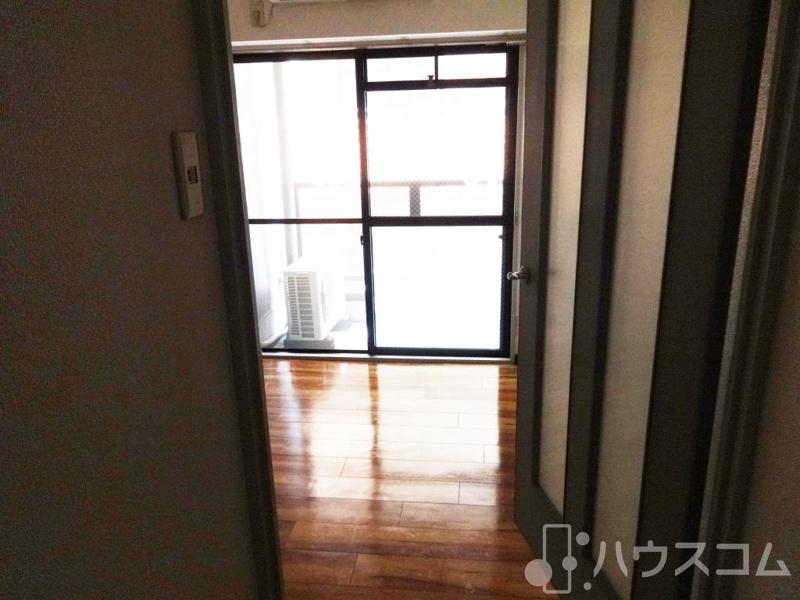 地下鉄御堂筋線 西中島南方駅 徒歩5分 11階建 築33年の玄関写真
