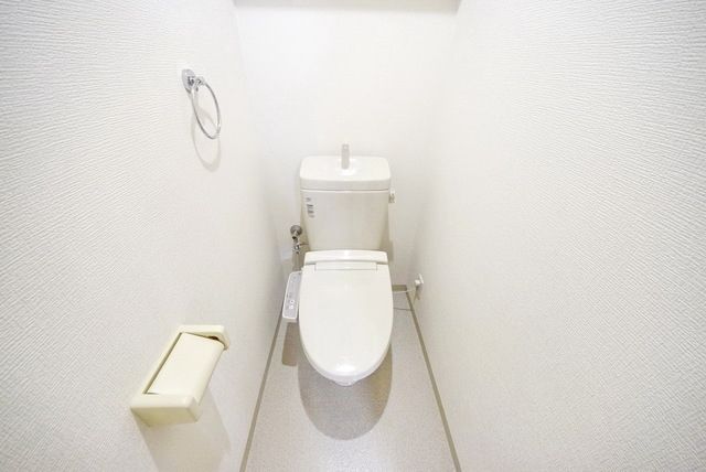 ＪＲ宇都宮線 久喜駅 バス乗車時間：10分 最寄りバス停で下車 徒歩1分 2階建 築12年のトイレ写真