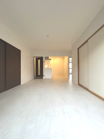 地下鉄名港線 東海通駅 徒歩12分 3階建 築31年の居間写真