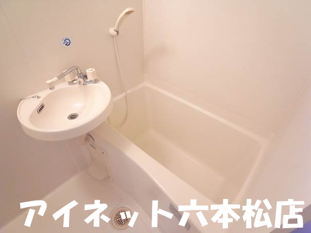 洗面設備　朝の支度にいかがでしょうか。