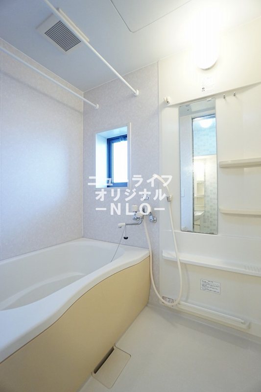 バス・シャワールーム　追い焚き機能付きの浴室です☆