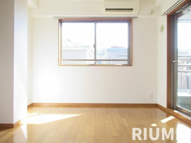 京王新線 幡ケ谷駅 徒歩9分 4階建 築18年の居間写真