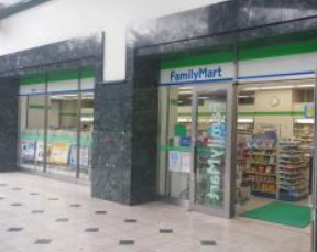 コンビニ　ファミリーマート（コンビニ）まで80m