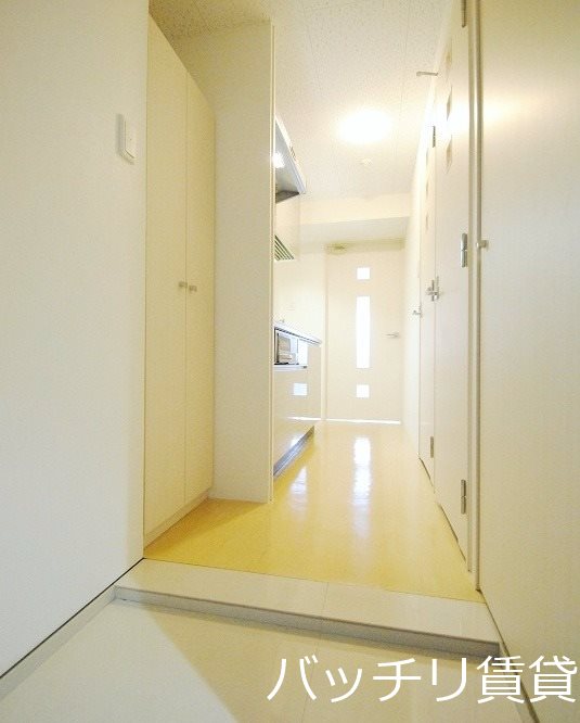 玄関　※室内写真等は同型タイプの為、現状優先となります。