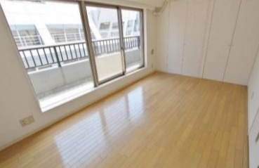 プライムアーバン番町の居間写真