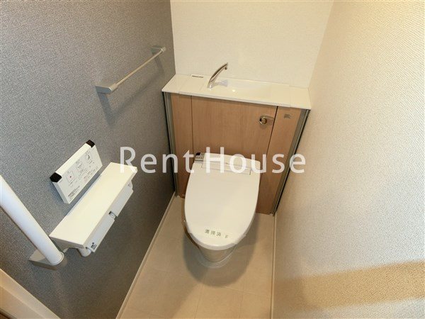 京王線 代田橋駅 徒歩6分 5階建 築6年のトイレ写真