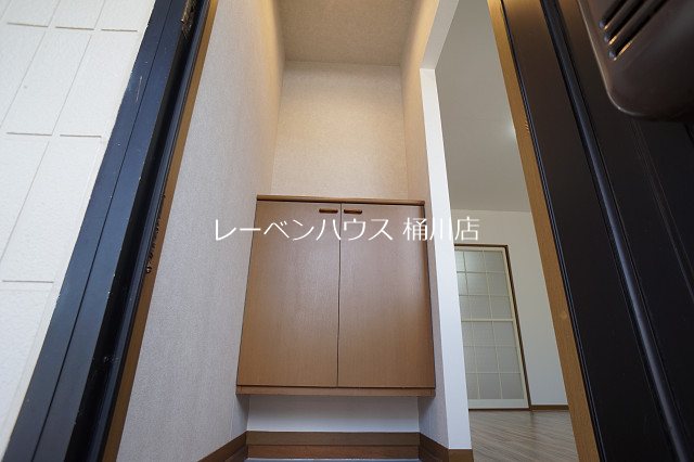 玄関　レーベンハウス桶川店へ　048-787-5511