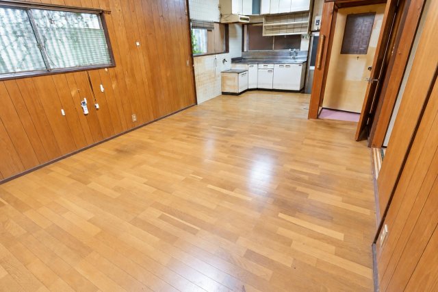 豊原町DIY可能戸建ての居間写真