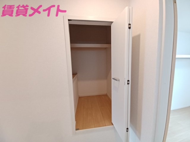 収納　同型参考写真