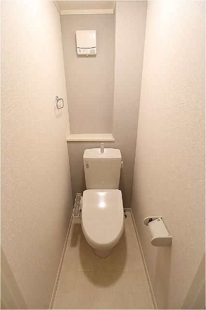 都営大江戸線 練馬駅 徒歩5分 3階建 築8年のトイレ写真